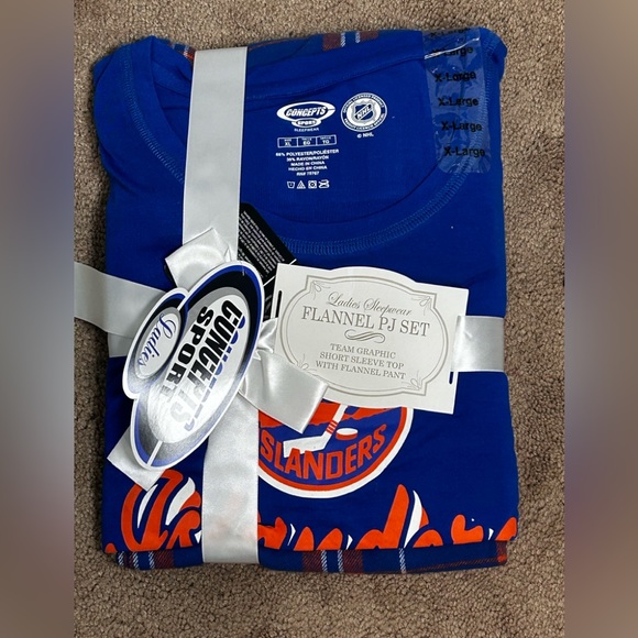NY Islanders NHL Flannel PJ Set - Ladies XL - New! - Picture 2 of 6
